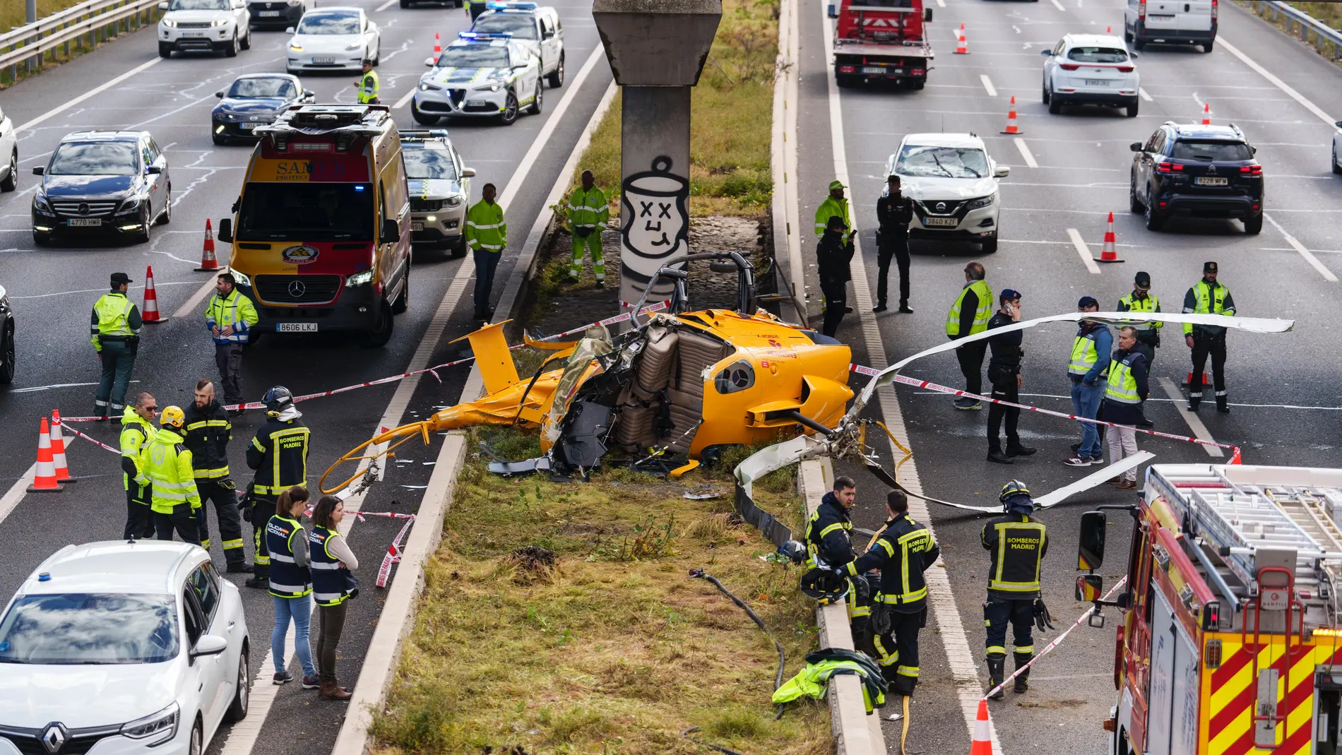 Se estrella un helicóptero en plena M-40 de Madrid