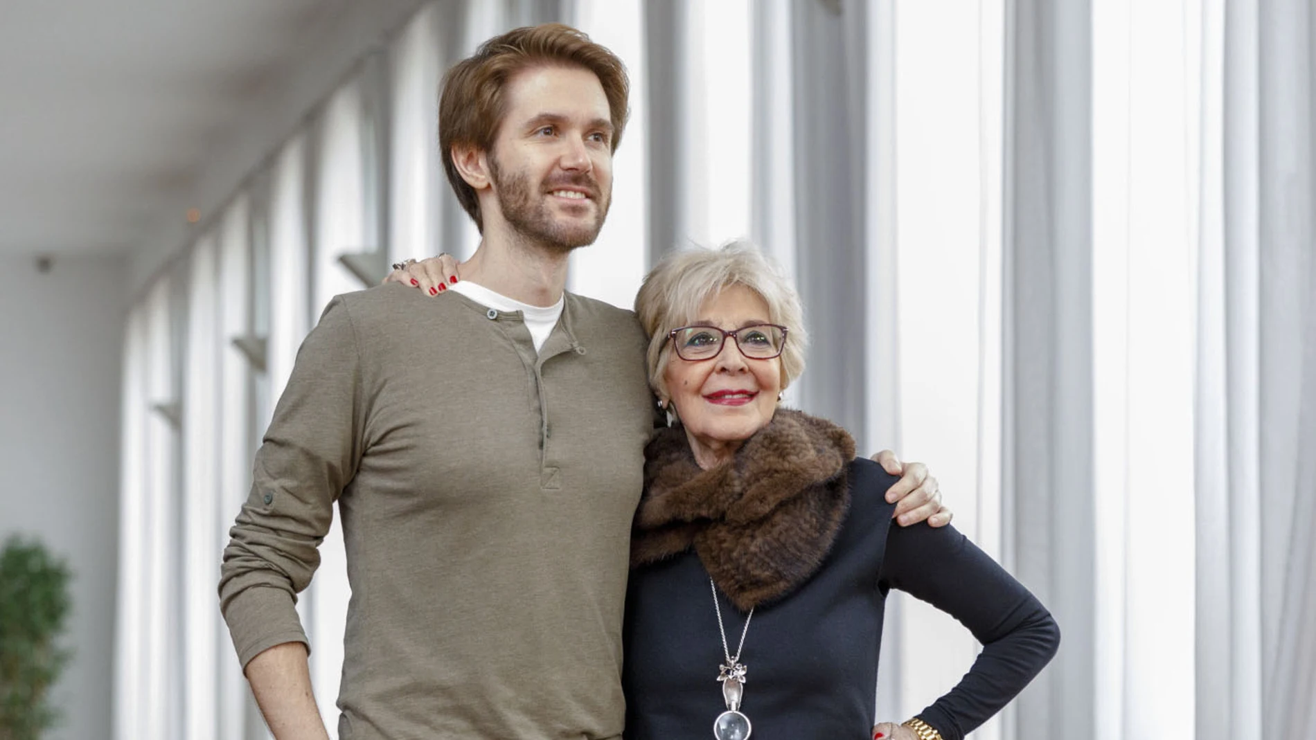 Concha Velasco con su hijo Manuel