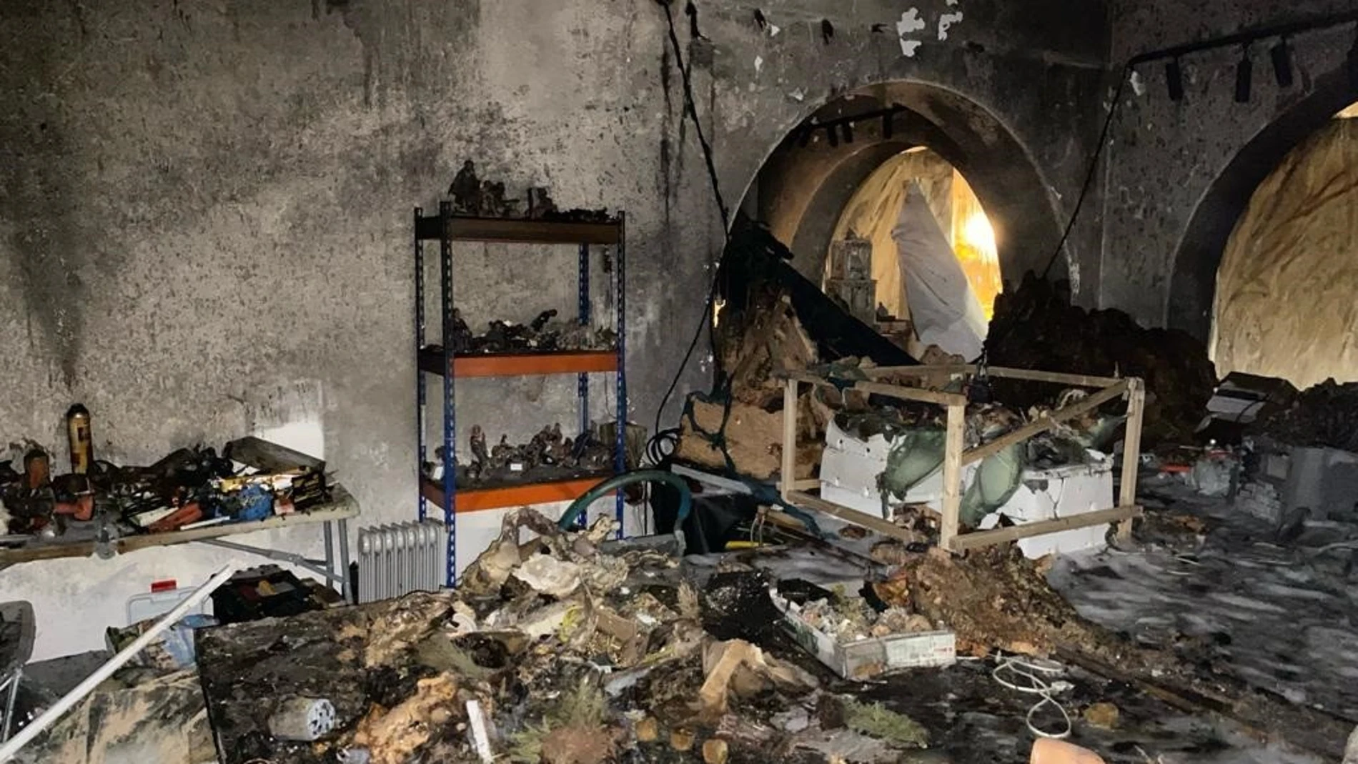 Un incendio en los soportales del Ayuntamiento de Majadahonda calcina el Belén municipal