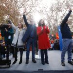 La secretaria general del PP, Cuca Gamarra, el presidente del Partido Popular, Alberto Núñez Feijóo, la presidenta de la Comunidad de Madrid, Isabel Díaz Ayuso, y el alcalde de Madrid, José Luis Martínez-Almeida, durante un acto del PP contra la amnistía, en el Templo de Debod, a 3 de diciembre de 2023, en Madrid (España). 