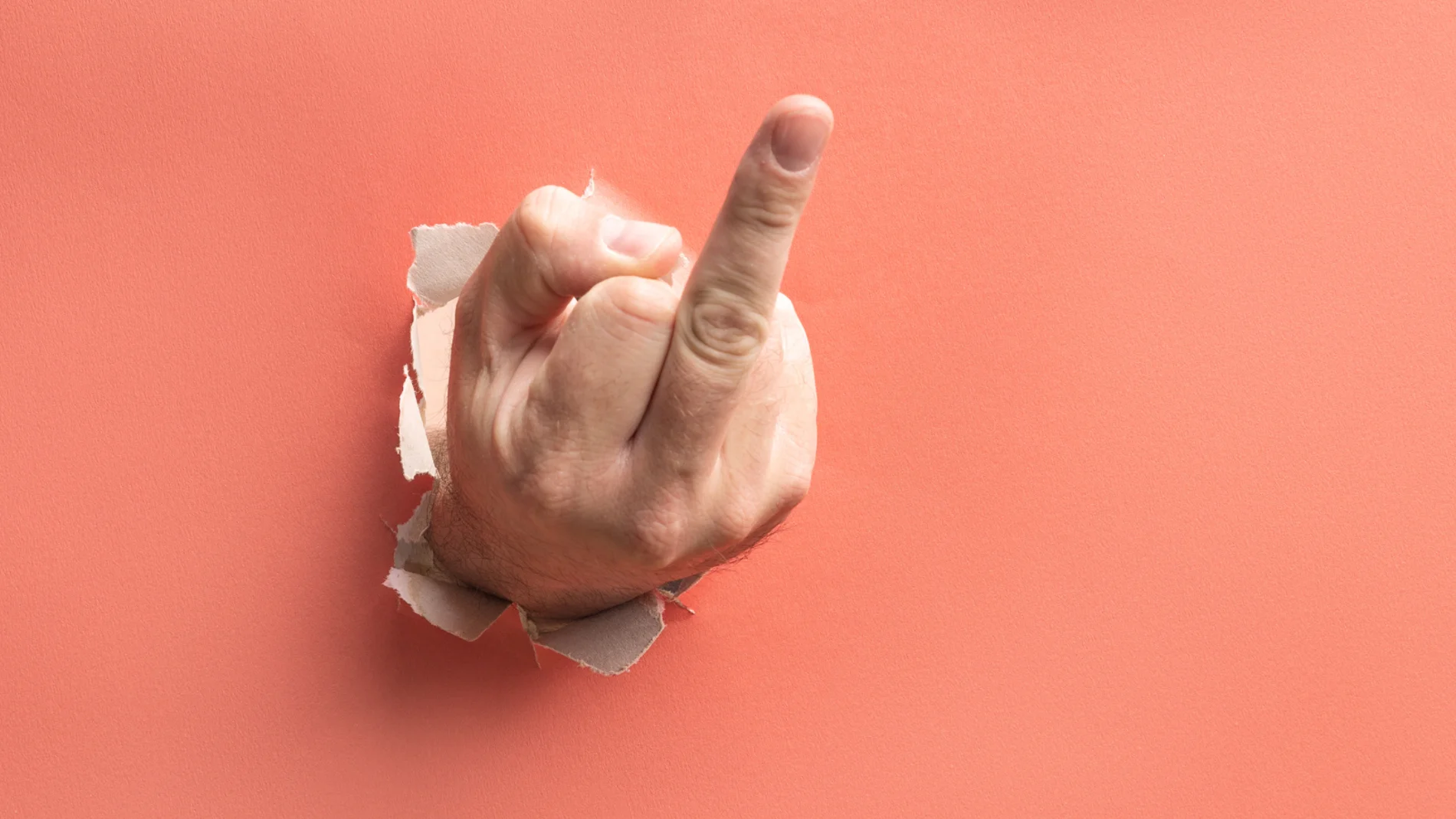 ¿Por qué el "corte de manga" es tomado como un insulto?