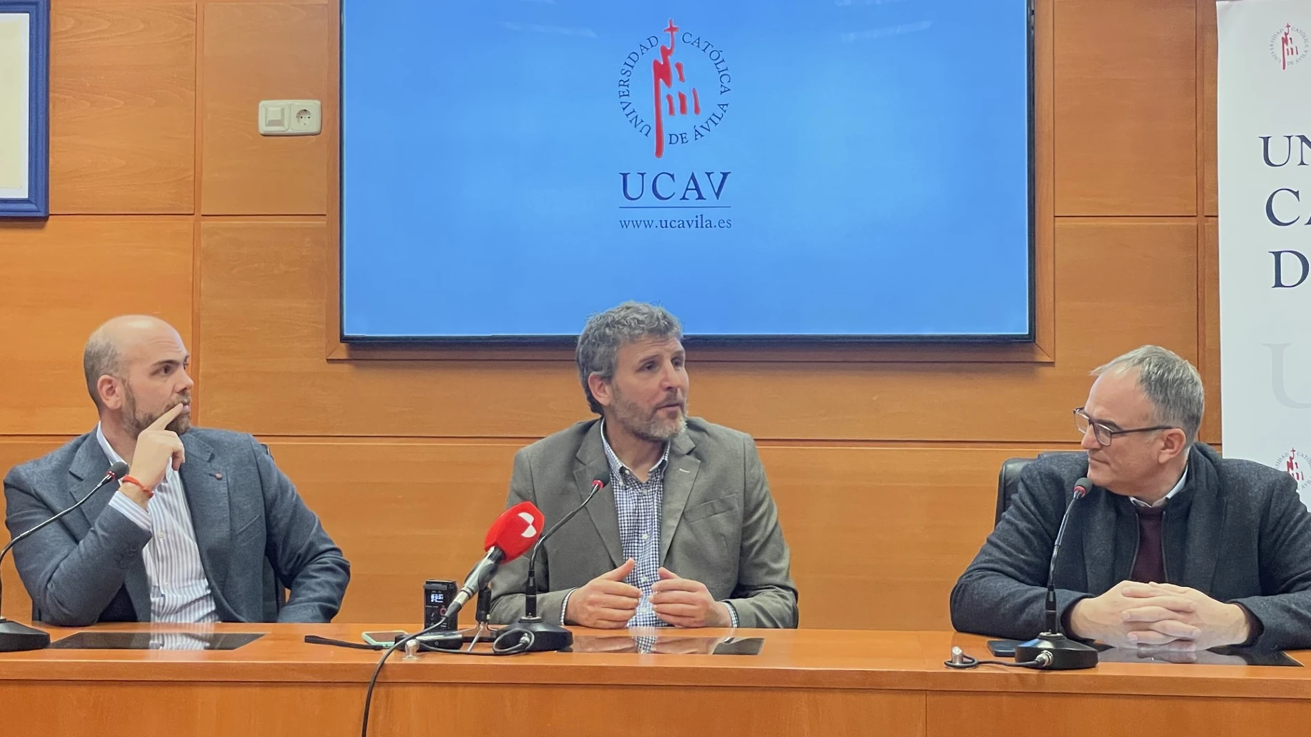 Presentación del proyecto en la UCAV