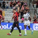 Vitor Roque se despide de la afición del Athletico Paranaense