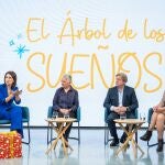 CaixaBank vuelve a lanzar 'El Árbol de los Sueños' para repartir este año más de 29.000 regalos a niños vulnerables