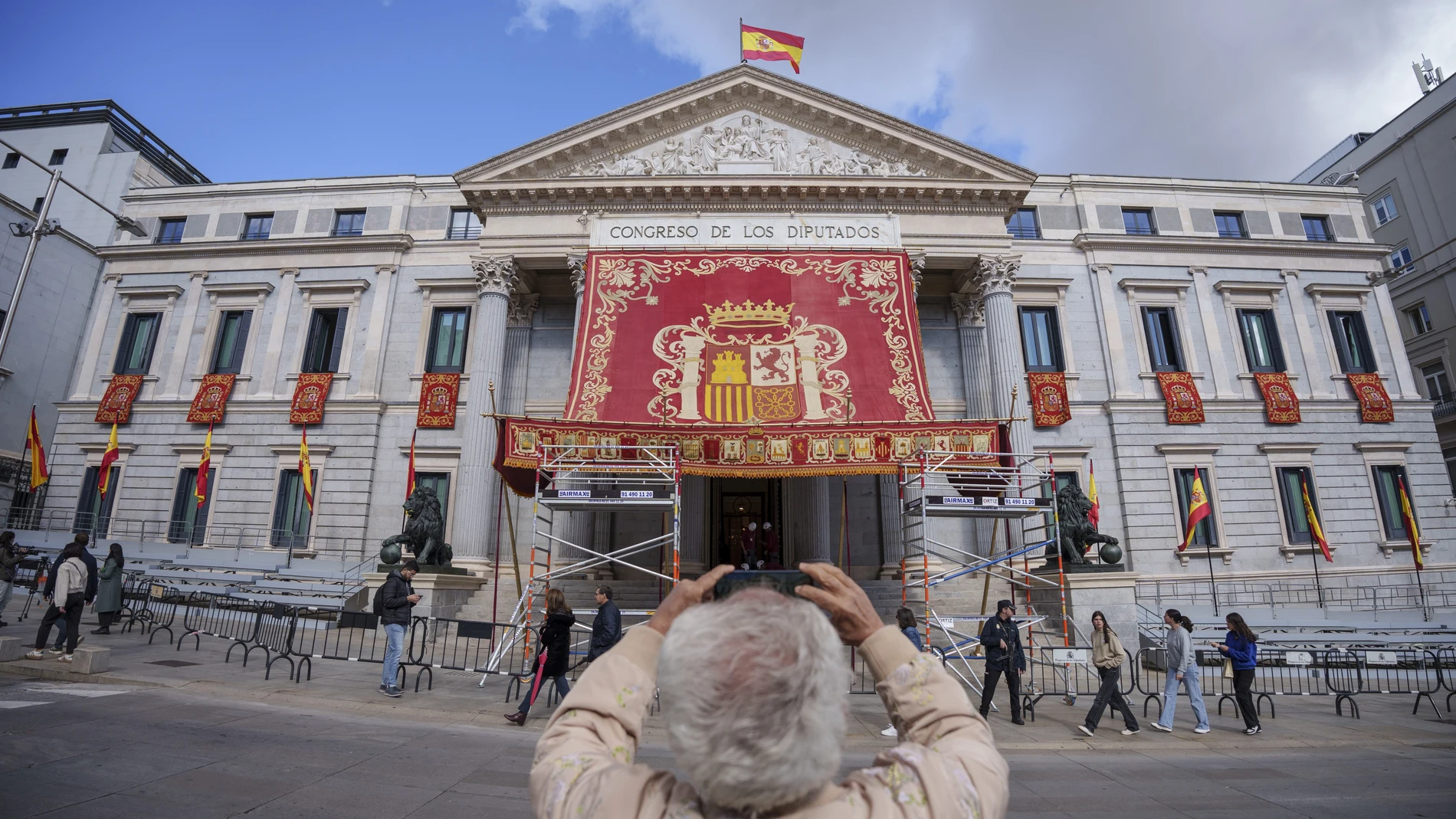 El baldaquino en la fachada del Congreso durante los preparativos de la Jura de la Constitución de la Princesa Leonor.