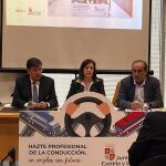 La directora general de Transportes y Logística, Laura Paredes, se reúne con los asociados de COTRACyL y FECyLBUS