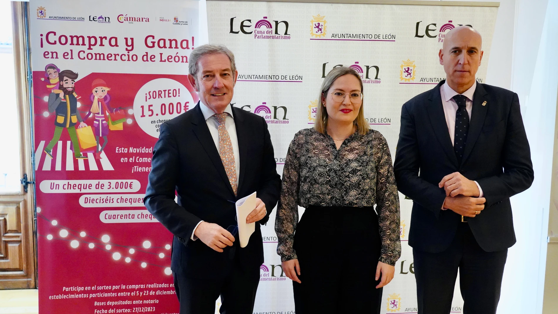 El alcalde de León, José Antonio Diez; la concejala de Comercio, Consumo y Fiestas, Camino Orejas y el presidente de la Cámara de Comercio, Javier Vega, presentan la campaña de Navidad