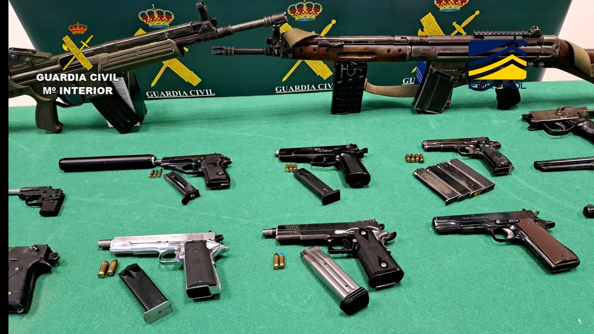 Imagen de archivo de armas incautadas por la Guardia Civil