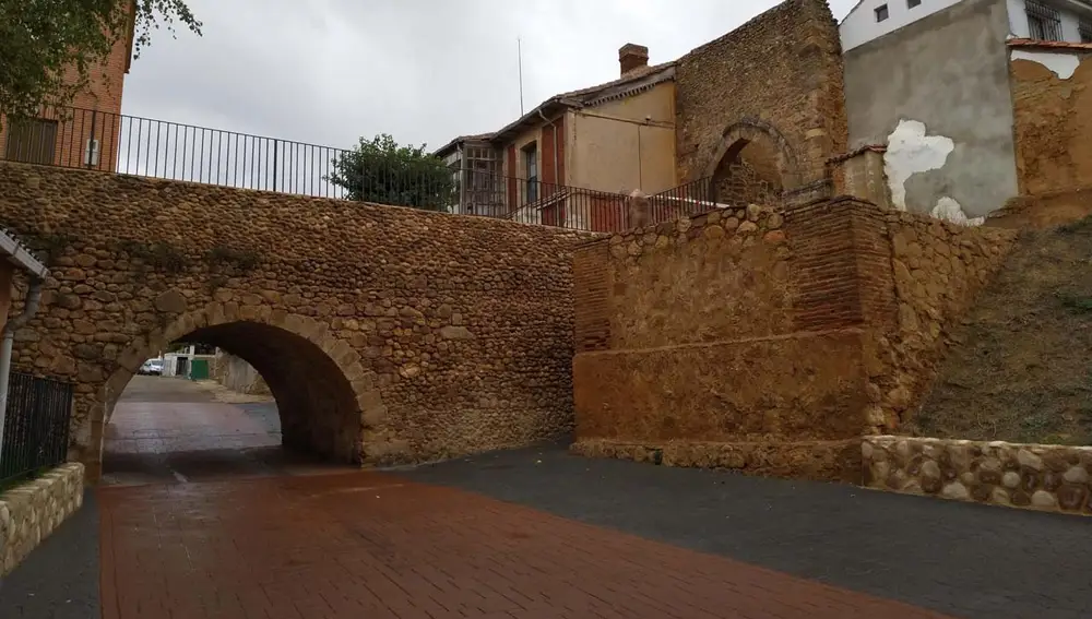 Recinto amurallado de Almanza