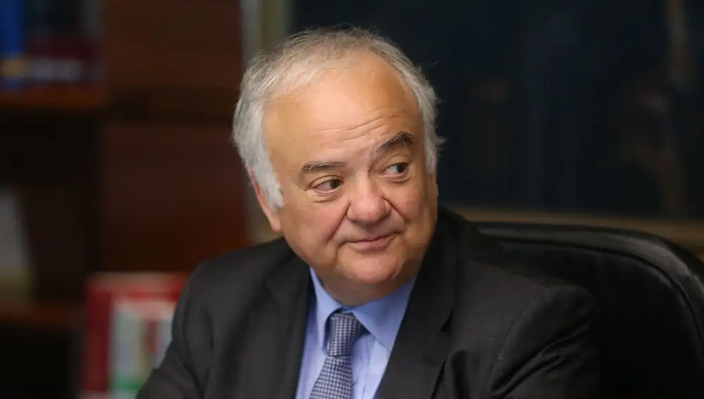 El juez Juan Ramón Sáez Valcárcel en el primer Pleno jurisdiccional tras la renovación del órgano, en el Tribunal Constitucional, a 15 de diciembre de 2021, en Madrid, (España). Durante la sesión han estudiado las recusaciones que han planteado varios de los líderes independentistas catalanes contra los nuevos magistrados Enrique Arnaldo y Concepción Espejel. También han dado cuenta sobre varios recursos relativos al 'procés', así como del recurso del PP contra el fondo de la Generalitat de Cataluña para cubrir los avales de las fianzas que reclama el Tribunal de Cuentas. 15 DICIEMBRE 2021