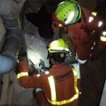 Bomberos rescata a un gato en Valencia