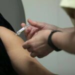 Hoy arrancaba la vacunación de gripe y de Covid en grandes recintos en Galicia. 