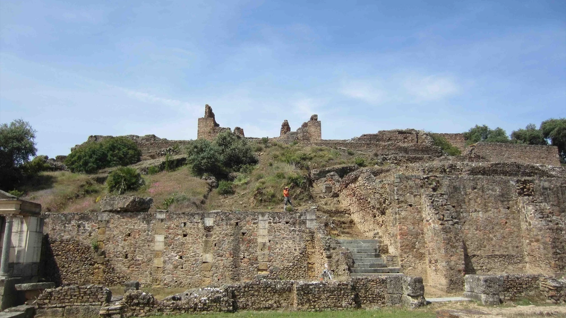 Autorizado un levantamiento en tres dimensiones de las ruinas de Munigua con vuelo de dron y escáner láser