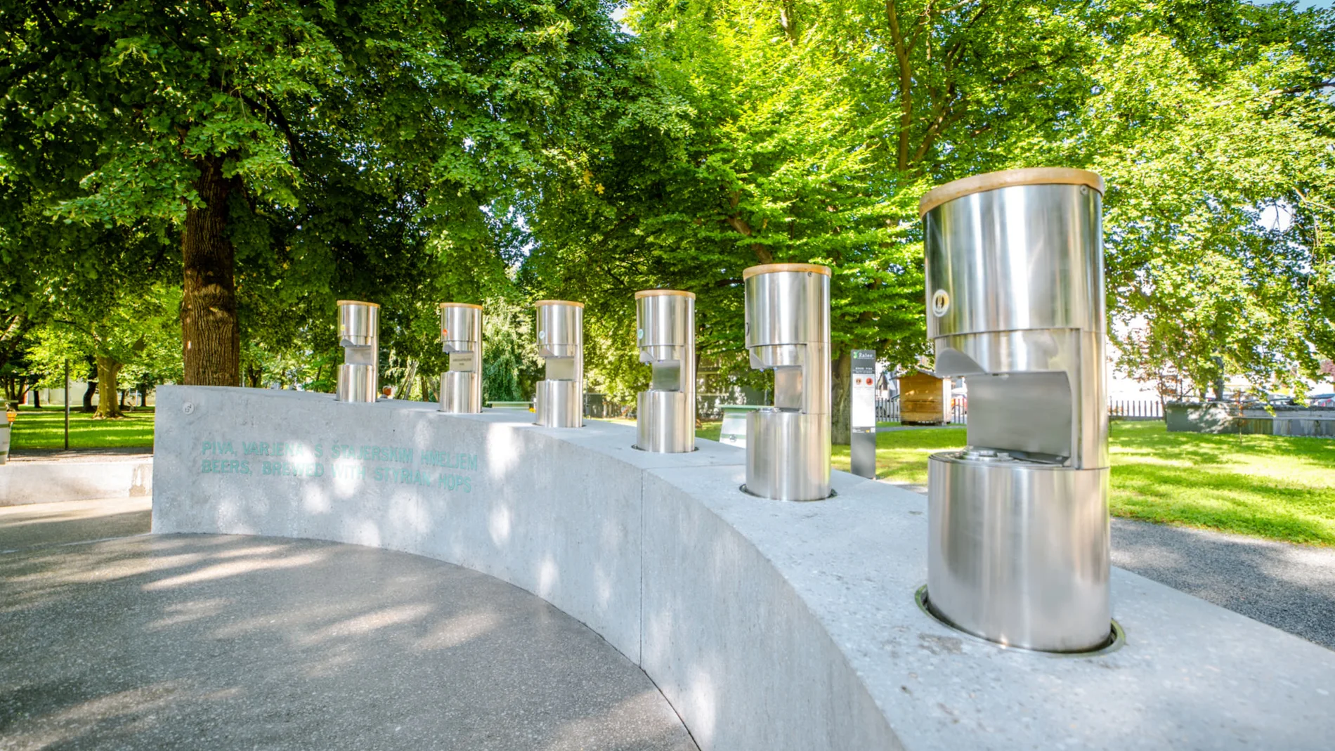 Fuente de cerveza de Zalec (Eslovenia)