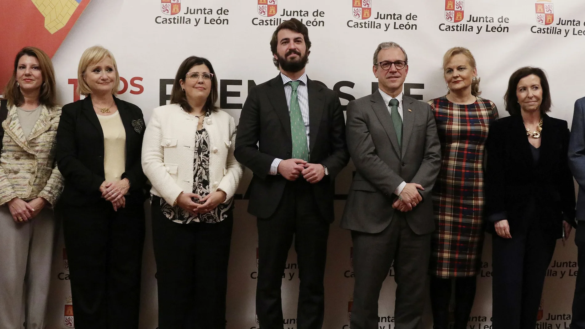 García-Gallardo junto a Mariano Veganzones, Fátima Pinacho o Leticia García, entre otros, antes de clausurar los premios de Comercio
