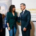 Isabel Díaz Ayuso con jeans elegantes.
