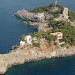 Cierran una isla-resort de lujo con piscina, helipuerto, restaurante, iglesia y spa ilegales