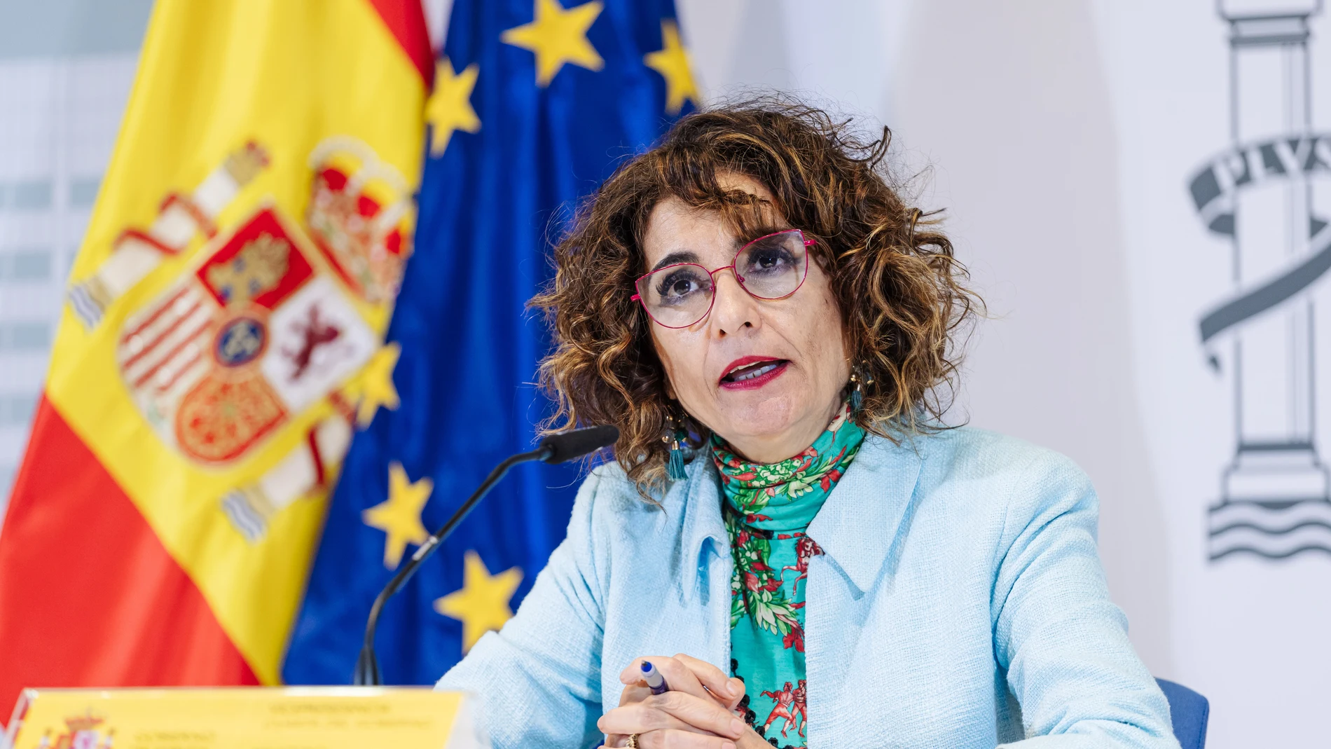 Economía.- Montero rechaza actualizar las contratas públicas a la subida del SMI
