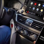 Cómo guardar dónde has aparcado el coche en Android Auto.