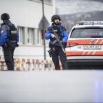 Agentes de Policía en la zona acordonada de Sion
