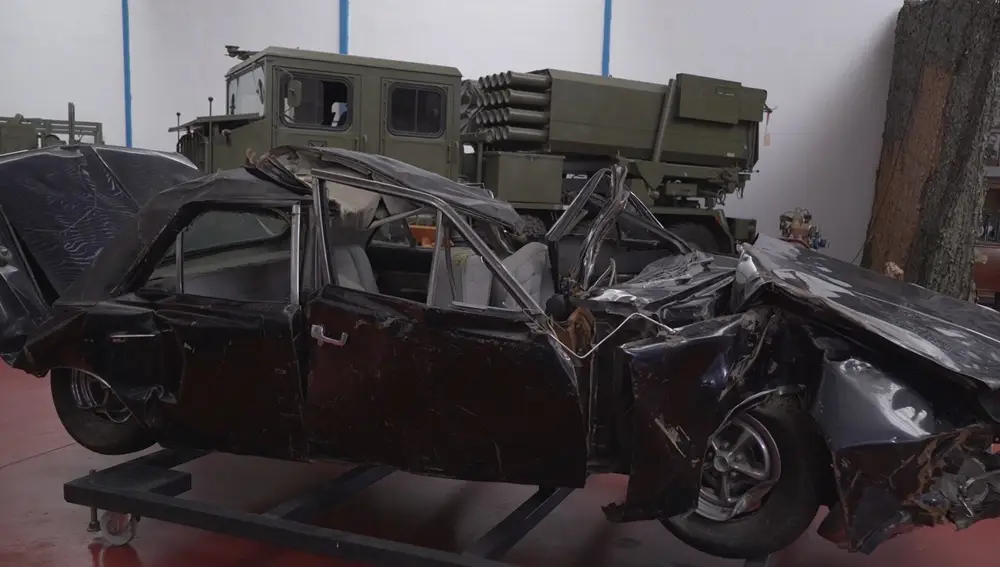 Estado en el que quedó el coche de Carrero Blanco tras el atentado