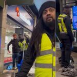 Un guardia de seguridad de McDonald's moja el saco de dormir de un mendigo para echarlo del lugar