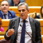 El senador por Segovia y portavoz de Transportes del GPP, Juan José Sanz Vitorio, acusa a Sánchez de saltarse todos los principios para continuar siendo presidente