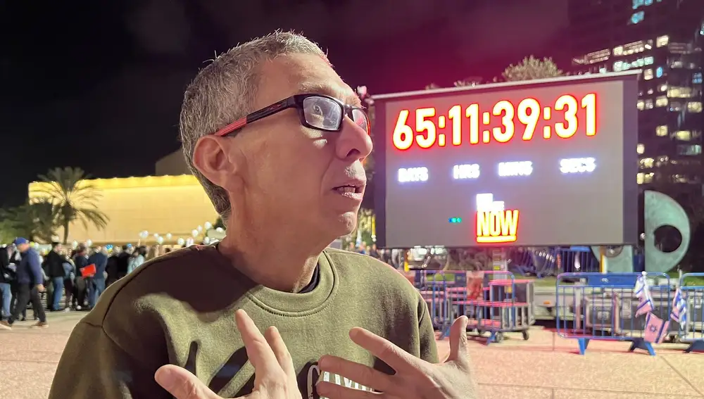 Diego Engelbert, en plaza de los secuestrados de Tel Aviv