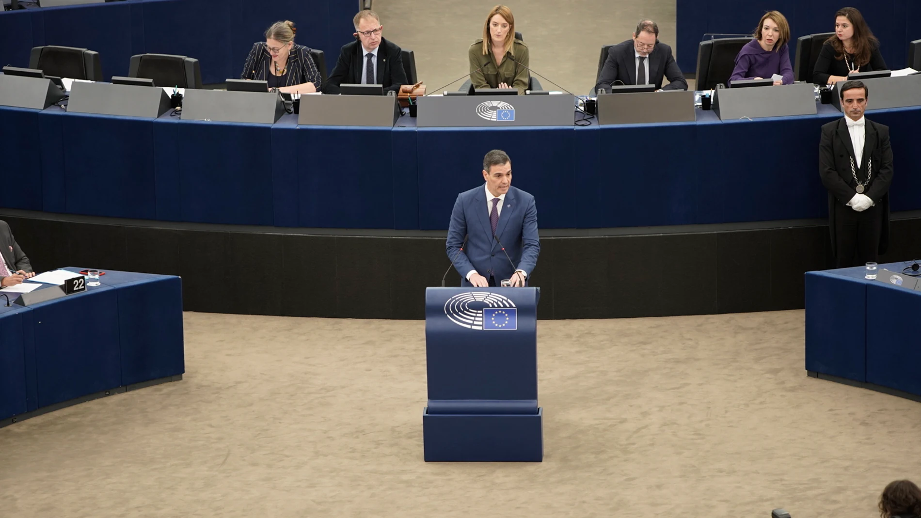 El presidente del Gobierno, Pedro Sánchez, comparece ante el Parlamento Europeo, a 13 de diciembre de 2023, en Estrasburgo (Francia). En la recta final de la presidencia española de la UE, que concluye a finales de diciembre, Sánchez acude a la sede de Estrasburgo del Parlamento Europeo para pronunciar el discurso con las líneas estratégicas que pretendía defender como presidente de turno de la Unión Europea. Un discurso que se ha aplazado en dos ocasiones, en julio y en septiembre, y que pro...