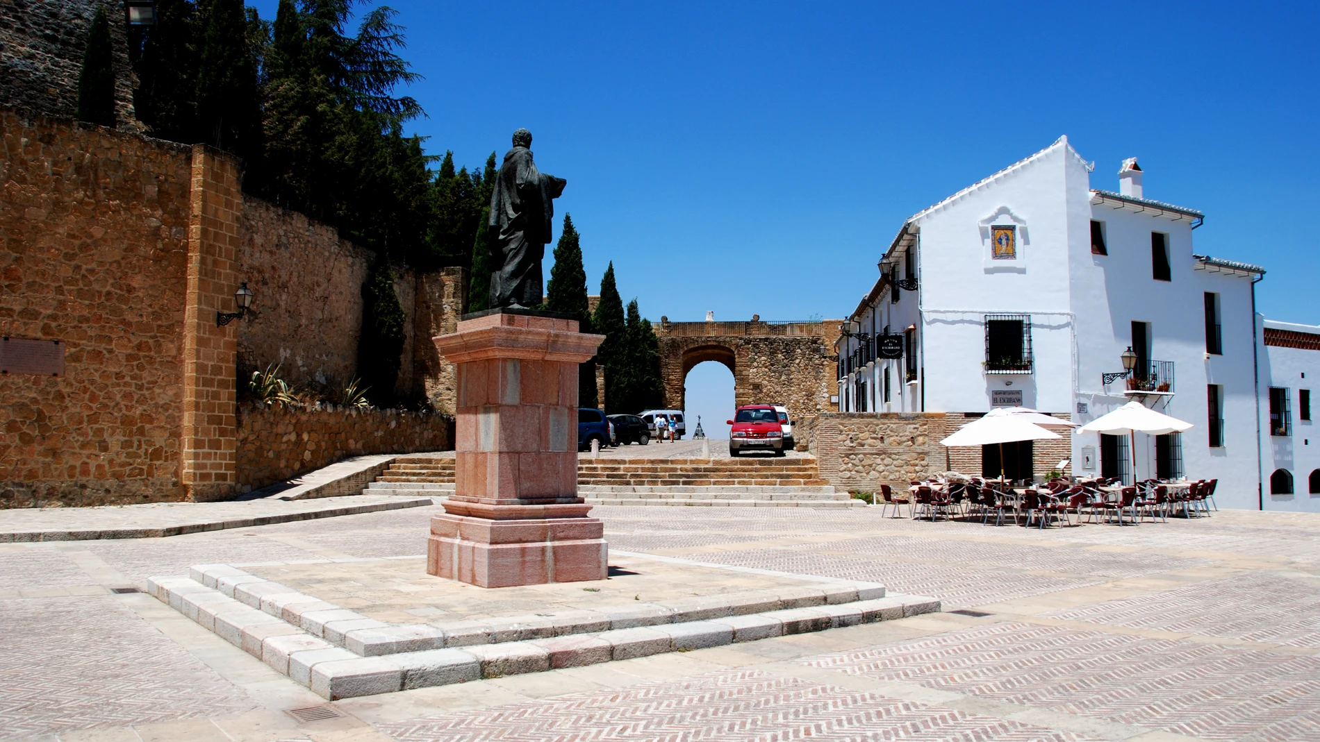 Con el turismo como principal motor, los turistas se rinden a la gastronomía, cultura o paisajes de España