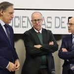 José Miguel Mateos Roco, vicerrector de Investigación de la USAL; Carlos García Carbayo, alcalde de Salamanca; y Manuel Sánchez Malmierca, director del INCyL