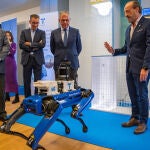 Inauguración de la exposición tecnológica en Sevilla
