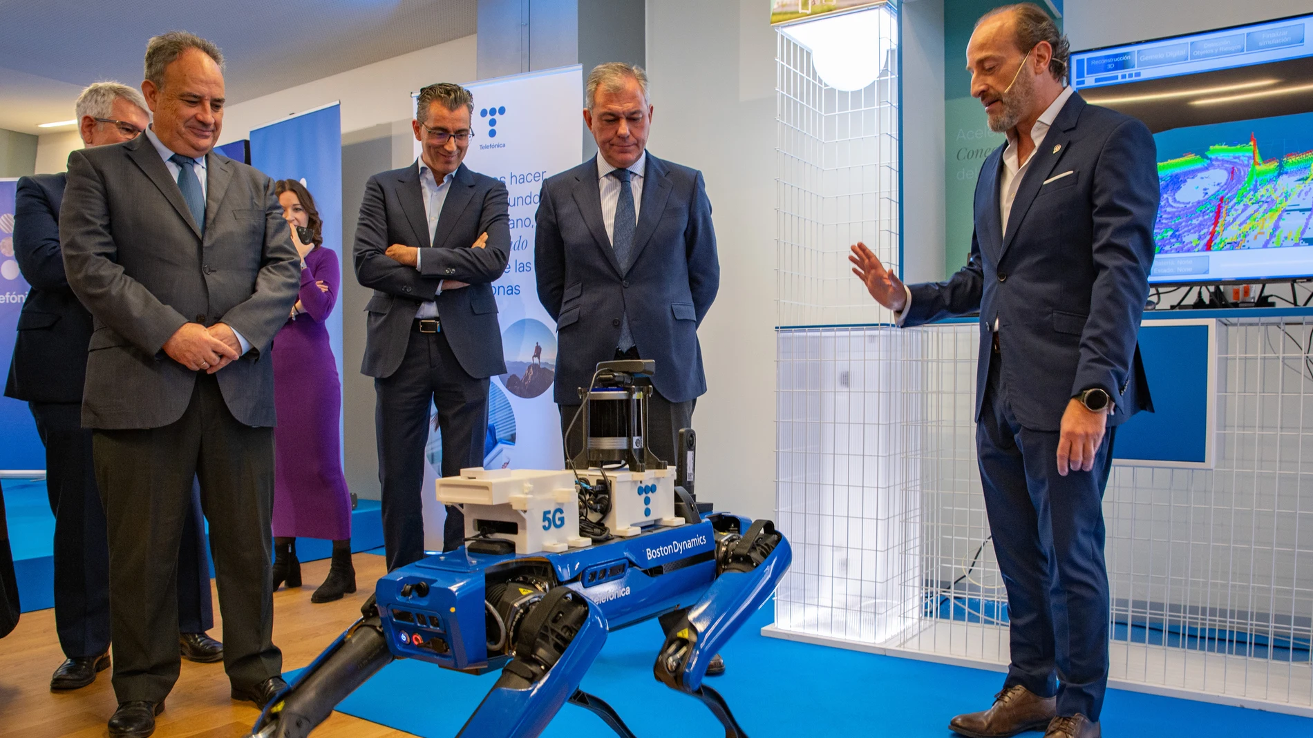 Inauguración de la exposición tecnológica en Sevilla