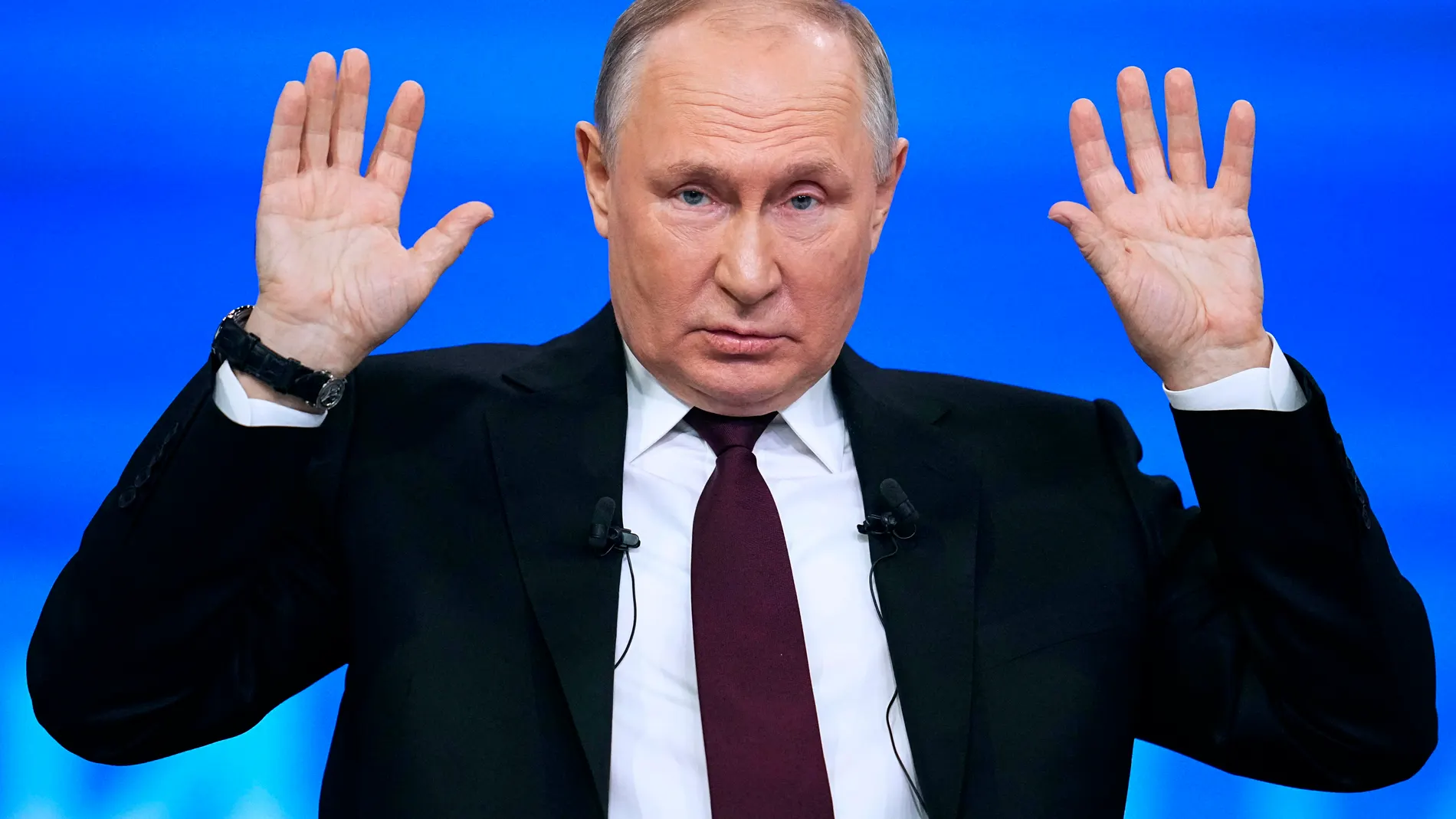 Moscow (Russian Federation), 13/12/2023.- Russian President Vladimir Putin gestures as he answers questions during his annual press conference with Russian federal, regional, and foreign media at the Gostiny Dvor forum hall in Moscow, Russia, 14 December 2023. Russian President Vladimir Putin on 14 December holds his end-of-year press conference, followed by the 'Direct Line with Vladimir Putin' televised event, where he will answer citizens' questions focusing on domestic issues. The Preside...