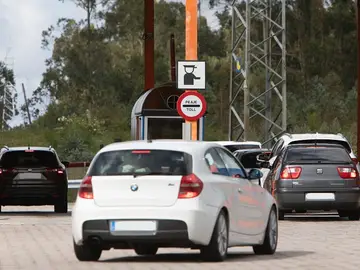 Imagen de archivo de un peaje. Imagen de archivo de un peaje.