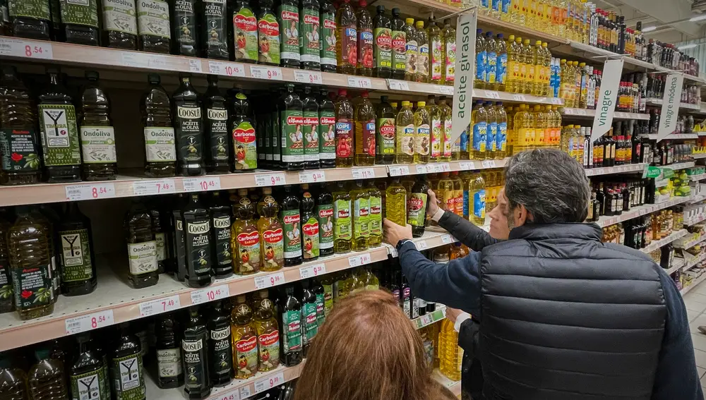 Subida de precios de aceites de oliva y girasol en supermercados durante este invierno