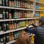 Subida de precios de aceites de oliva y girasol en supermercados durante este invierno