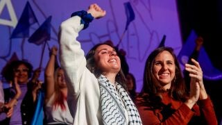 Irene Motero e Ione Belarra durante un acto de Podemos, en el Palacio de la Prensa, a 16 de diciembre de 2023, en Madrid (España).