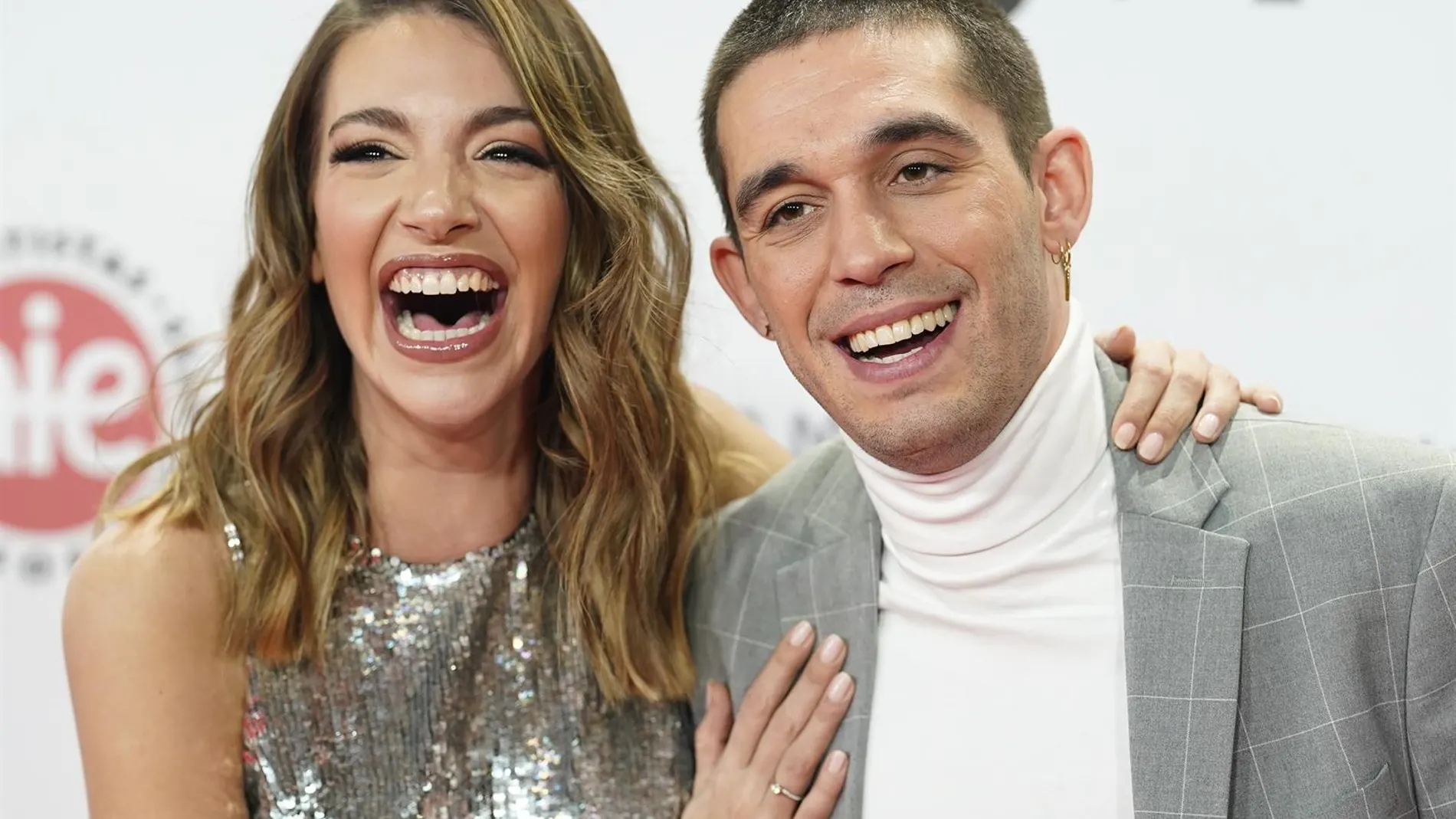 Ana Guerra y Víctor Elías: derroche de complicidad en los Premios Forqué