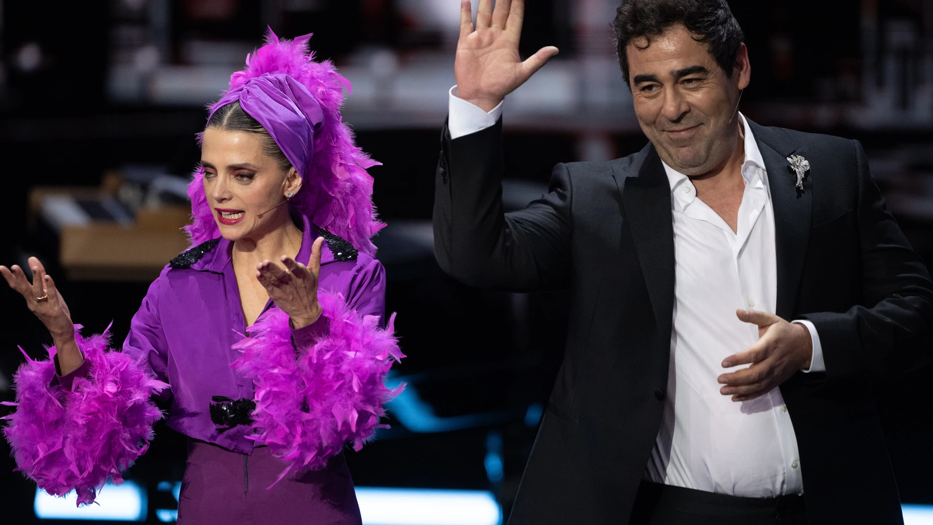 Los actores Pablo Chiapella y Macarena Gómez presentan la gala de entrega de la 29 edición de los Premios José María Forqué, en IFEMA MADRID Palacio Municipal, a 16 de diciembre de 2023, en Madrid (España). Los Premios Cinematográficos José María Forqué, conocidos como ‘Premios Forqué’, fueron creados en 1996 por la Entidad de Gestión de Derechos de los Productores Audiovisuales (Egeda) para honrar la memoria de José María Forqué, figura en la cinematografía española y primer presidente de E...