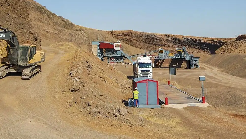 Explotación minera anexa al volcán