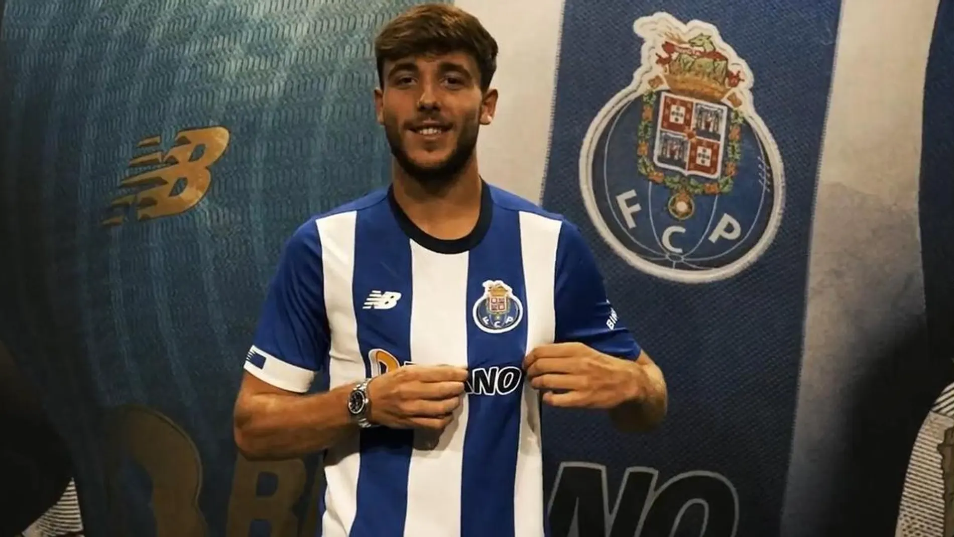 Nico González en su presentación con el Oporto