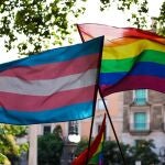 Alrededor de 1.500 personas se manifiestan en Madrid contra reformas de leyes LGTBI al grito de 'Ni un paso atrás'