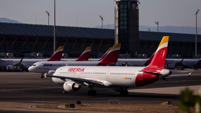 Aviones de Iberia en la terminal T4 de Adolfo Suarez Madrid Barajas. 