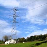Tendido de una línea eléctrica en España
