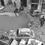 Fotografía de archivo, tomada el 20-12-1973, del lugar donde se produjo el atentado, en la esquina de las calles Maldonado y Claudio Coello, en Madrid, que alcanzó el automovil del Parque móvil en el que viajaba el entonces presidente del Gobierno, el almirante Carrero Blanco