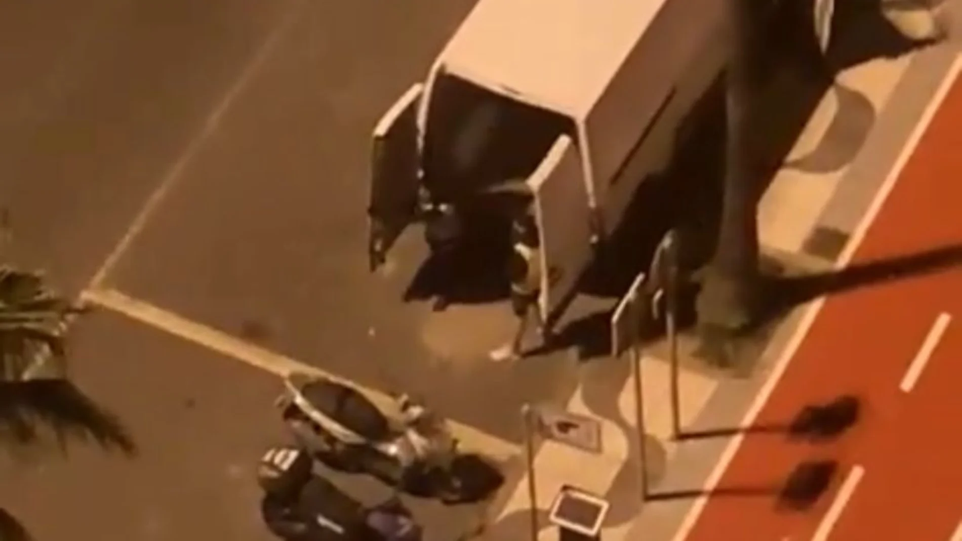 Un vecino graba el robo de una moto en plena Avenida Marítima