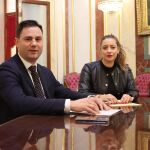 Reunión entre la popular Ester Muñoz y el socialista Javier Cendón