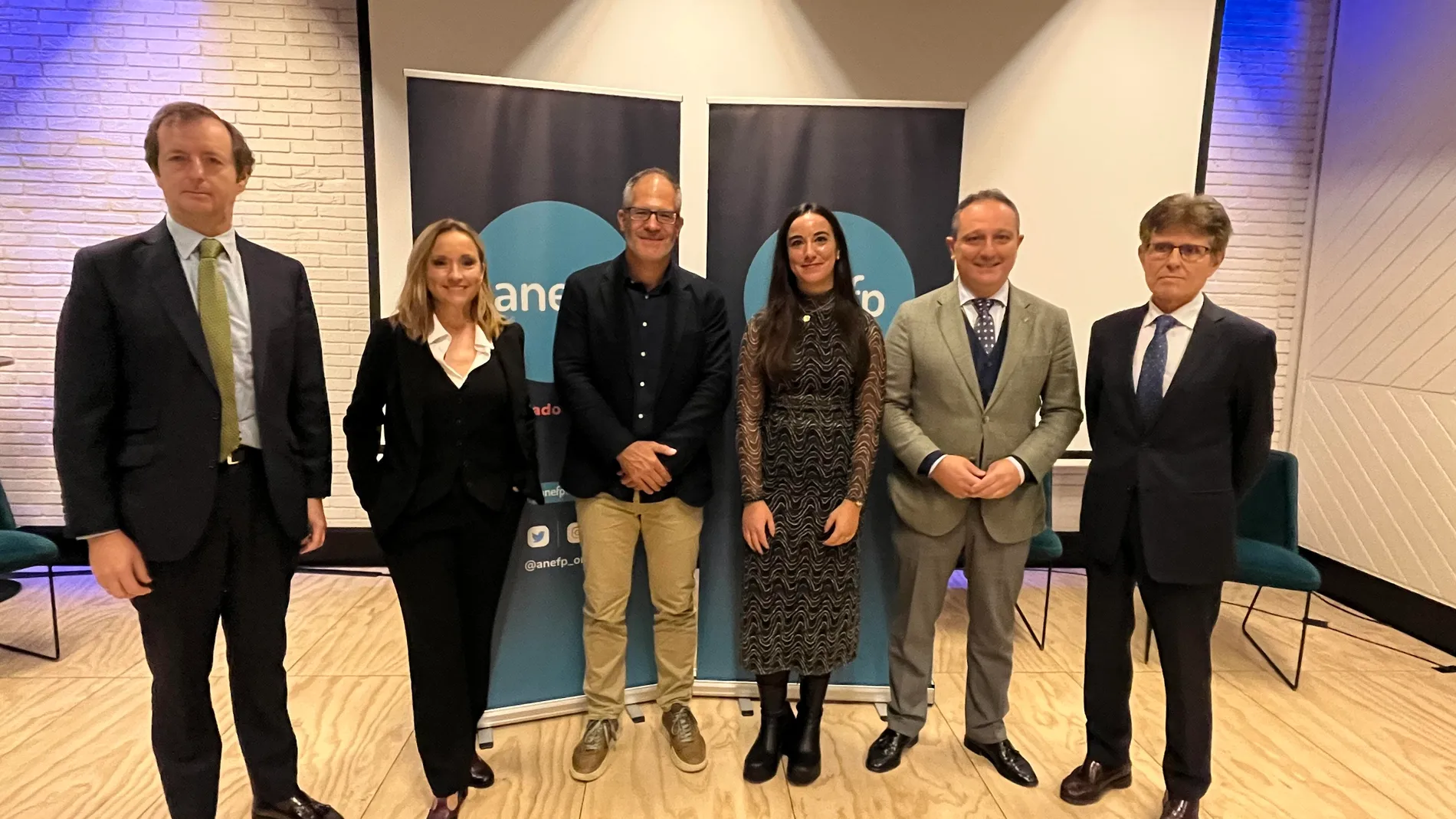 Imagen de los participantes en la sesión inaugural de la II Green Week Selfcare, de Anefp. De izquierda a derecha, Miguel Valdés, Sonia Meca, Albert Cortada, Verónica Hernández, Juan Pedro Rísquez y Humberto Arnés