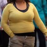  Una mujer con sobrepeso 